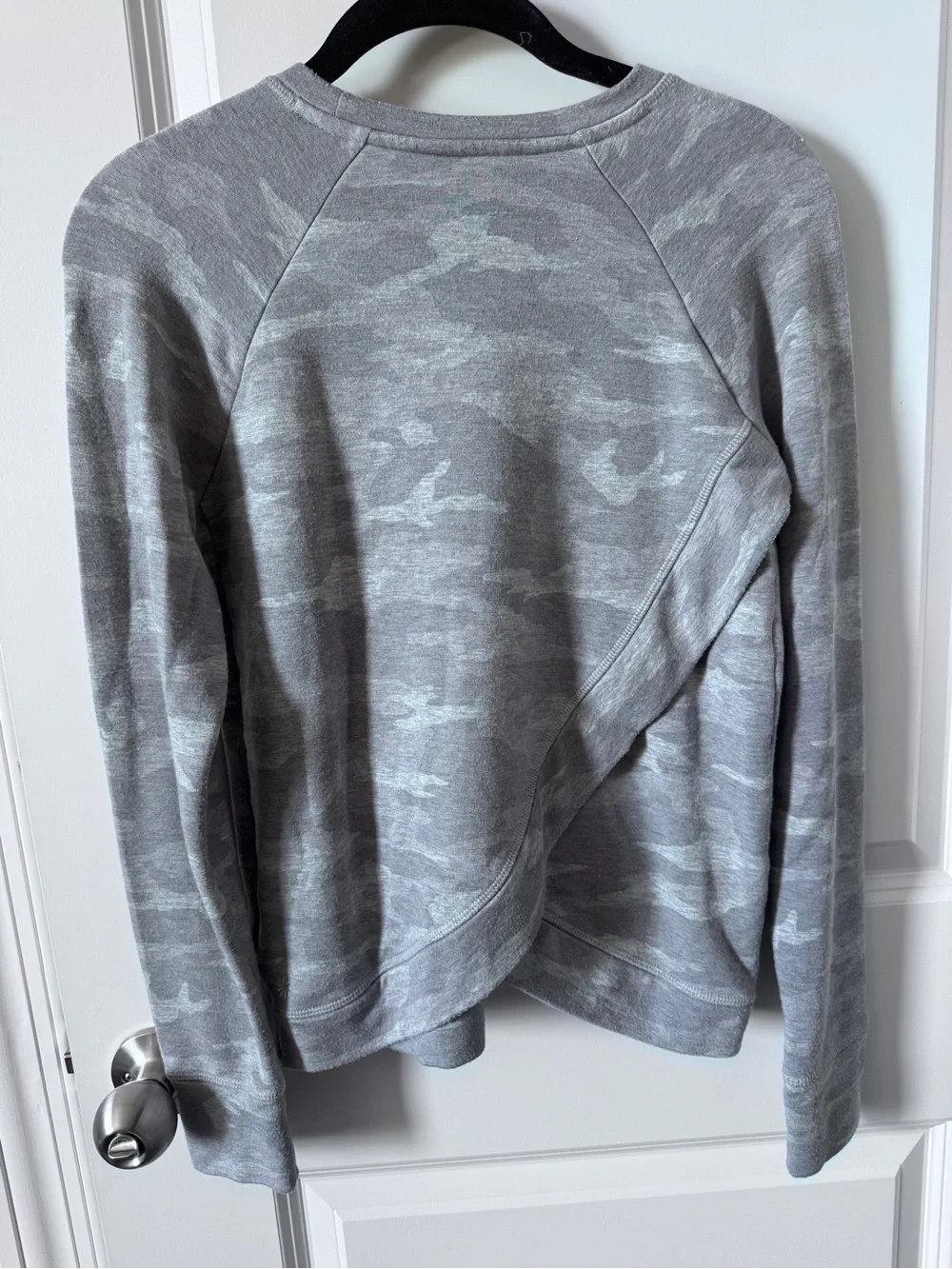 Athleta Girl Cozy Cross Your Fingers sweatshirt-Gray Camo Print-XL-14